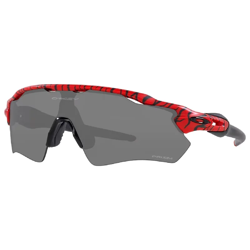 Cycling gloves with stretch liner-Occhiali Oakley Radar EV Path - Rosso nero prizm